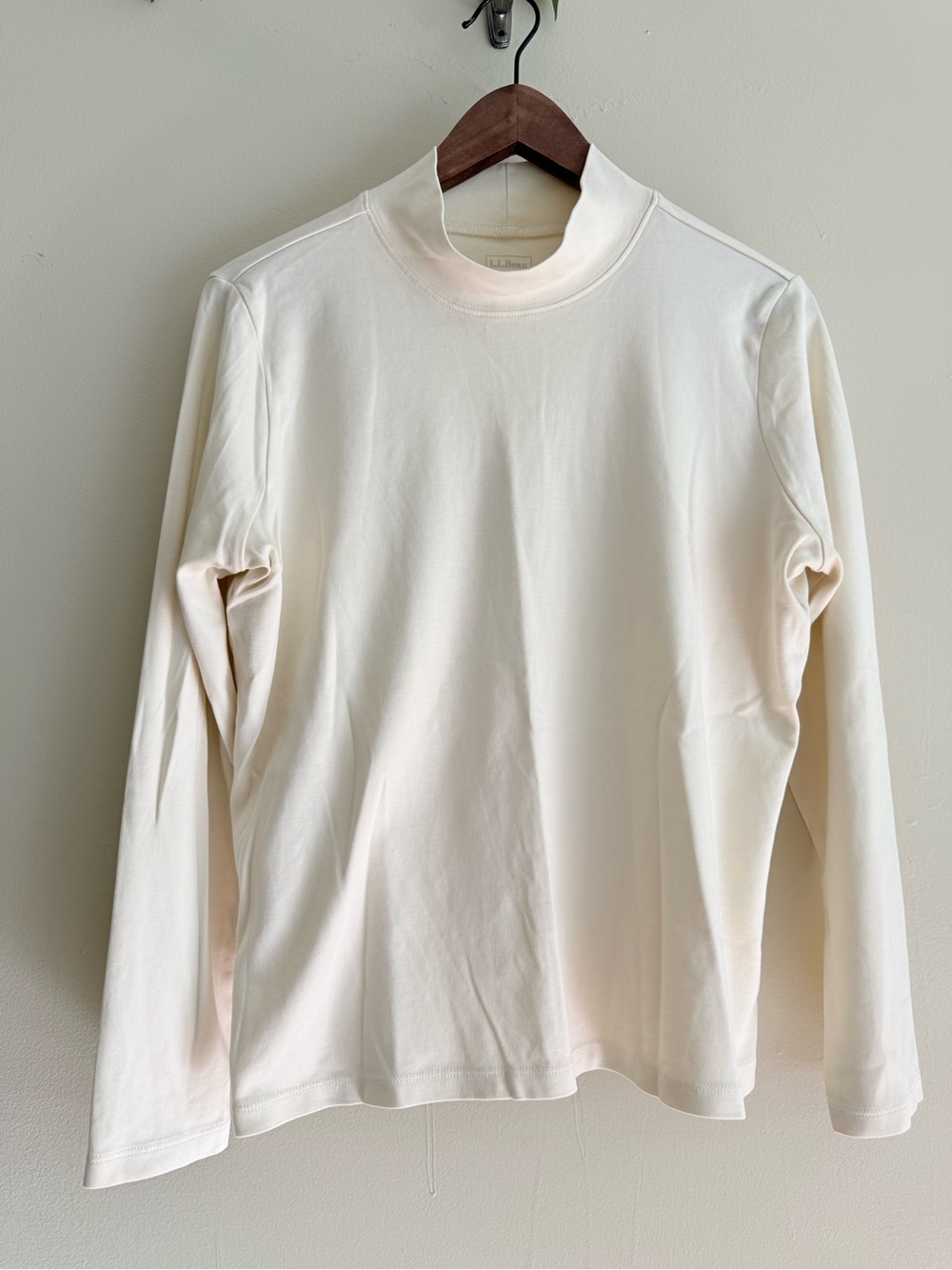 L.L. Bean women’s Cream Mock Neck Long-Sleeve Tee 100%supima cotton size large